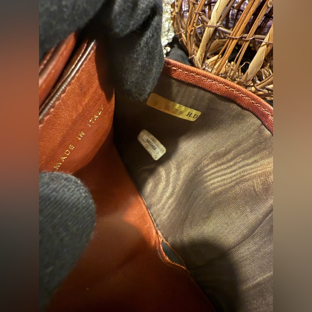 CHANEL Vintage Bi-Fold Caviar Flap Leather Wallet - Picture 15 of 16